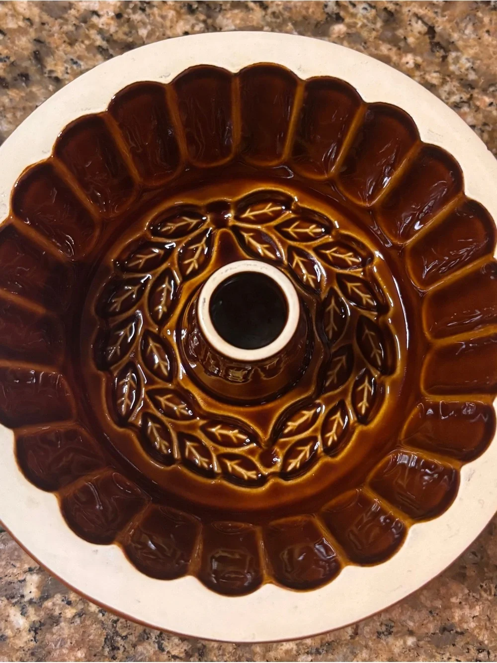 Vintage William Sonoma Stoneware Wreath Jelly Mold Bundt Cake Mold